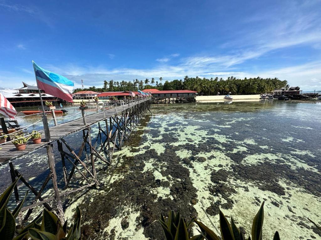Mabul Backpackers * Mabul Island