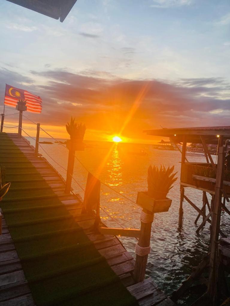 Mabul Backpackers * Mabul Island